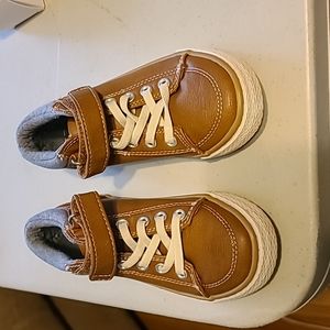 Toddler Boys Brown Sneakers from the Place.